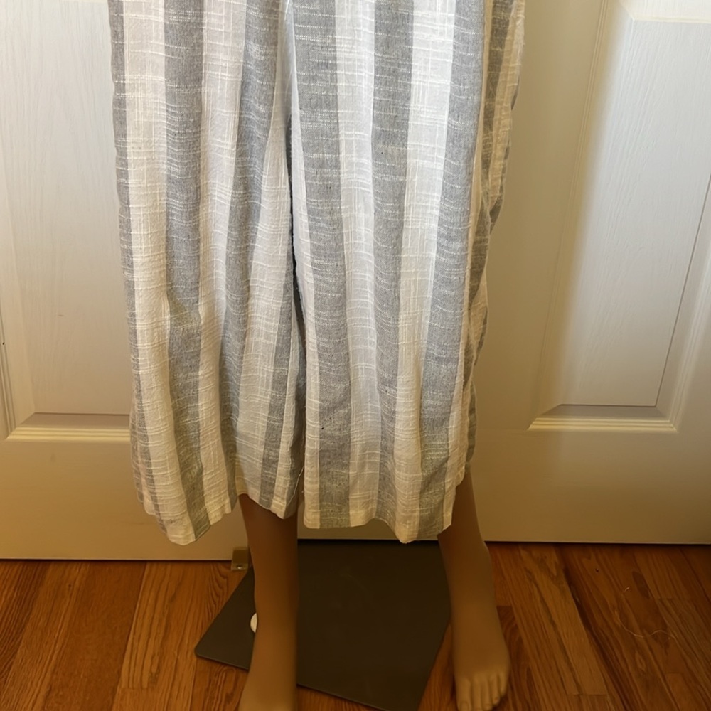 Sugar Lips xs linen lined sleeveless mid calf romper. Grey cream stripe - Picture 6 of 14